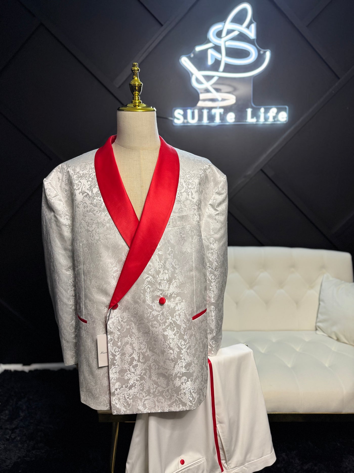 White jacquard suit with red lapel